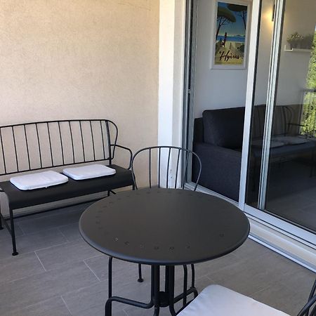Holidays Hyeres Bilik gambar