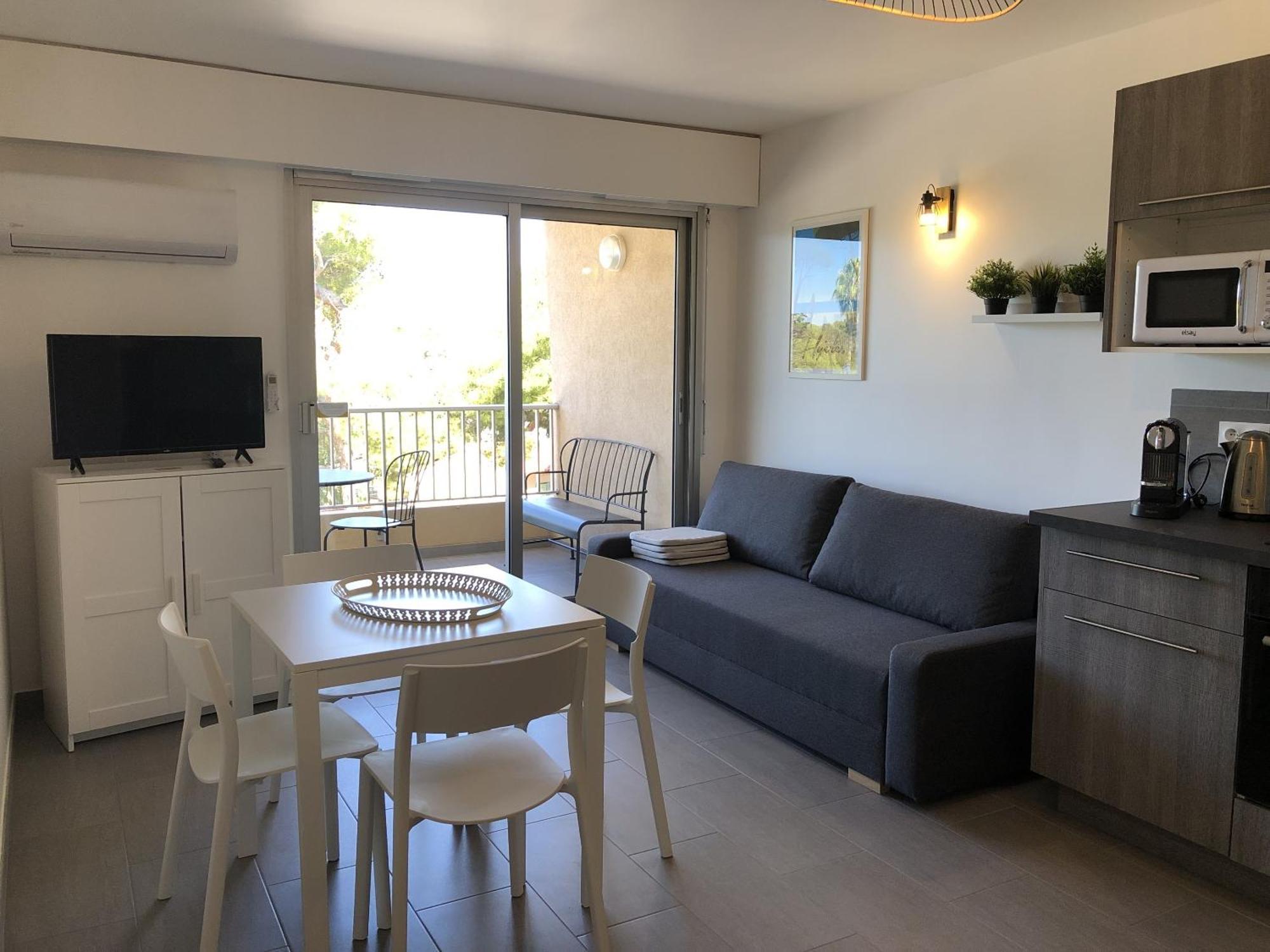 Holidays Hyeres Bilik gambar